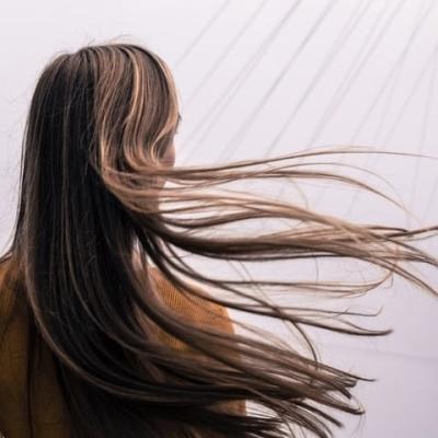 Θεραπεία Μαλλιών με Υαλουρονικό Οξύ: Ο Απόλυτος Οδηγός